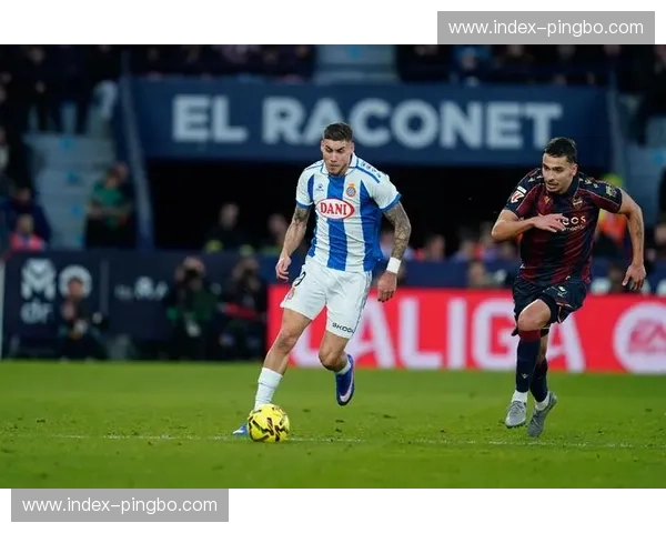 莱万特保级关键战，卡洛斯·埃斯皮梅开二度击败阿拉维斯